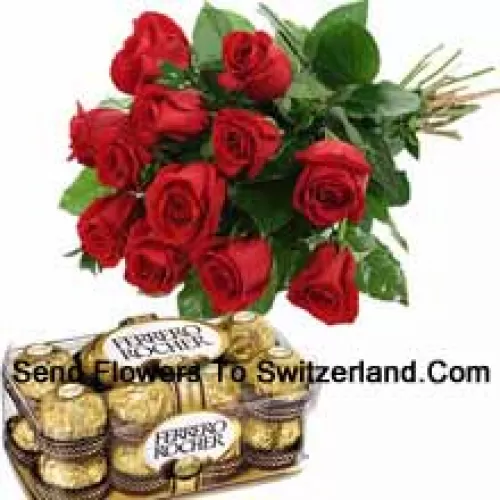 Bouquet de 11 roses rouges avec des garnitures saisonnières accompagné d'une boîte de 16 pièces Ferrero Rochers